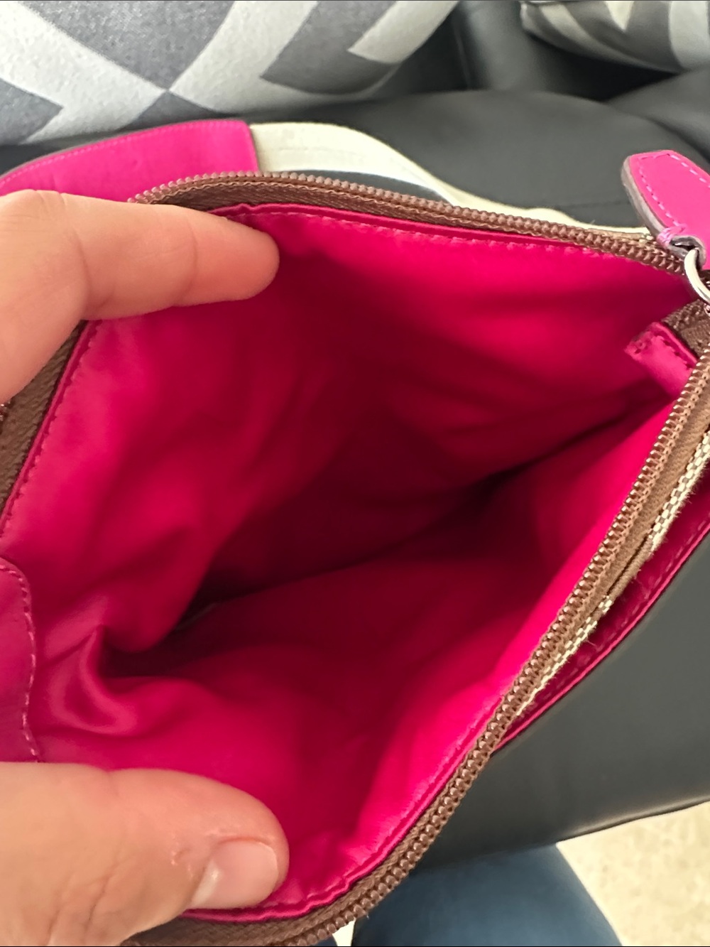 Coach Crossbody Signature Canvas with Hot Pink Trim - Picture 4 of 11